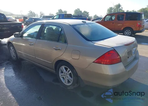 2007 Honda Accord 2.4 Ex z USA, uszkodzony, nr VIN 1HGCM56897A150383